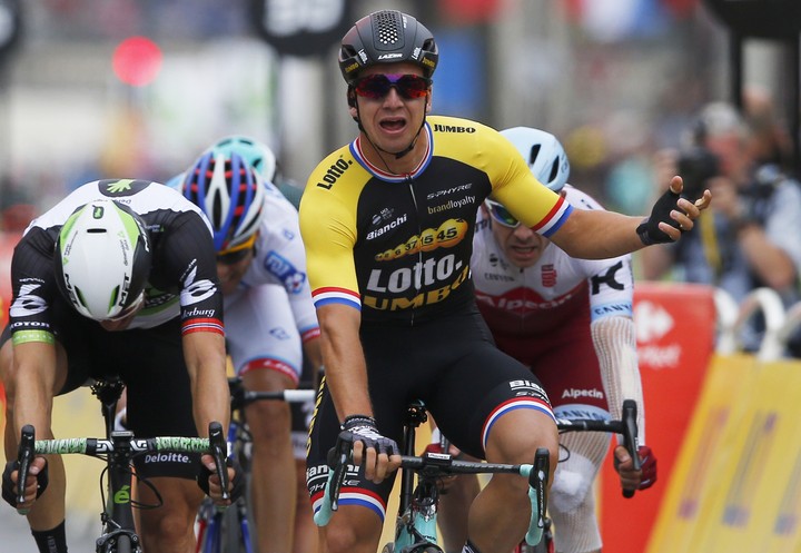 Froome po štvrtý raz víťazom TdF. Dlhý šprint v Paríži pre Groenewegena